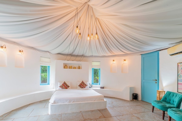 Quarto casal | Cofres nos quartos, individualmente decorados