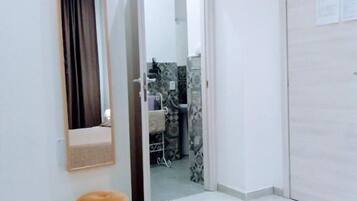 Bureau, rideaux occultants, Wi-Fi gratuit, draps fournis