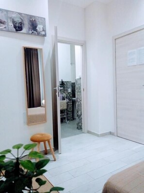 Bureau, rideaux occultants, Wi-Fi gratuit, draps fournis