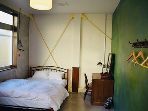 Chambre Triple Économique | Coffres-forts dans les chambres, Wi-Fi gratuit, draps fournis