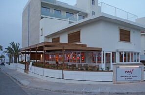 Outdoor dining - Sunrise Jade - Adults Only (Paralimni)