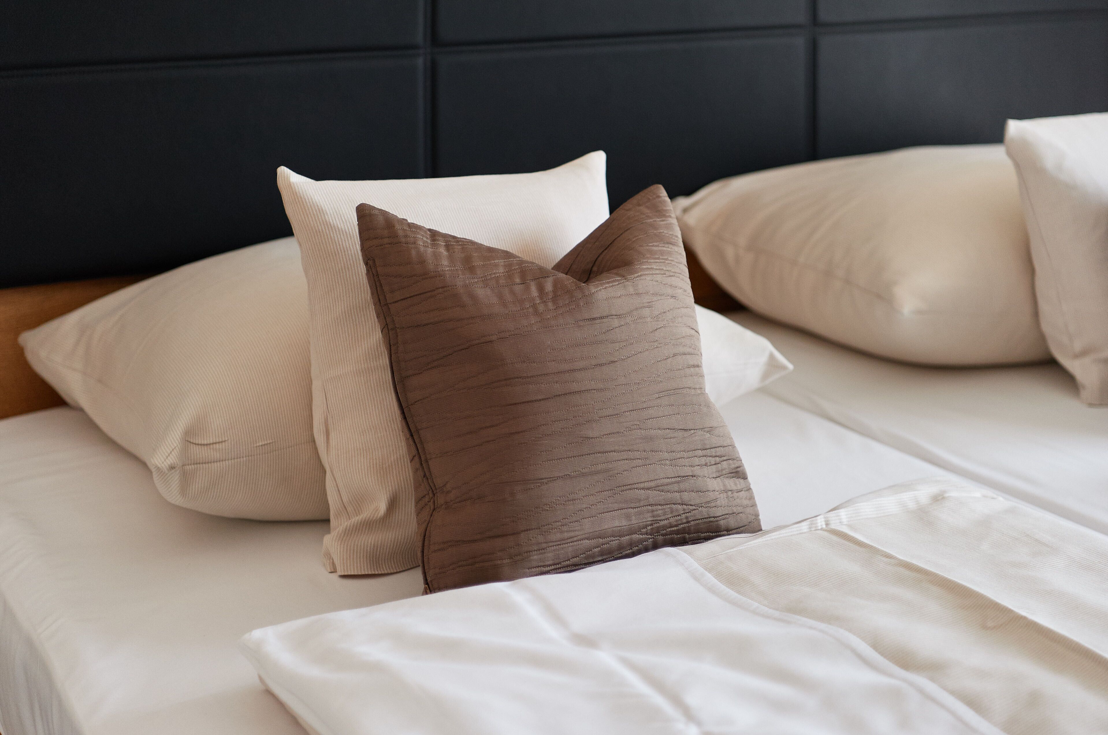 landhaus doppelzimmer, 1 queenbett, nichtraucher | in-room safe, desk, laptop workspace, soundproofing