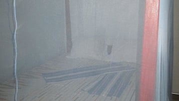 Habitación individual estándar, 1 cama de matrimonio, no fumadores | Caja fuerte, sistema de insonorización, tabla de planchar con plancha