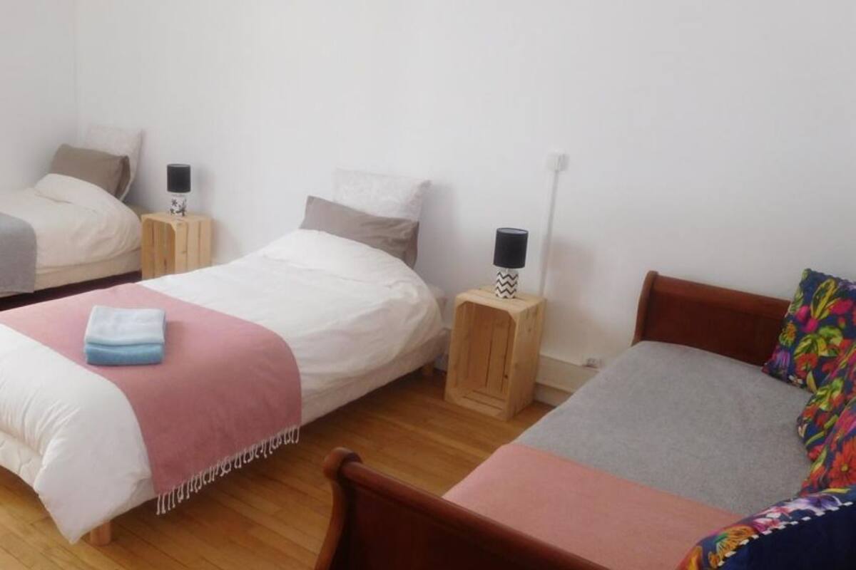 Dubbelrum - 1 queensize-säng - icke-rökare | Individuell inredning, unika möbler och mörkläggningsgardiner