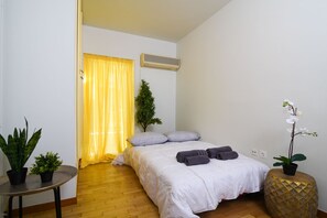 3 bedrooms, soundproofing, iron/ironing board, travel cot