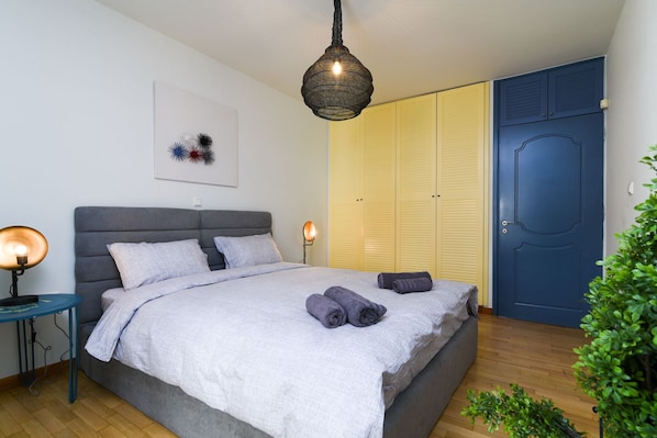 City Apartment, 3 Bedrooms | 3 bedrooms, soundproofing, iron/ironing board, travel cot