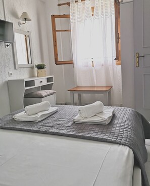 Apartment, 1 Bedroom | Free cribs/infant beds, free WiFi, bed sheets