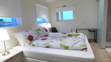 Double or Twin Room, Private Bathroom | Desk, blackout drapes, soundproofing, free cribs/infant beds