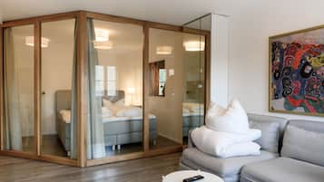 Apartamento, 2 quartos, para não fumantes, vista para a cidade | Ferros/tábuas de passar roupa, berços grátis, Wi-Fi de cortesia