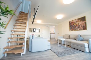 小型套房 | 客厅 | 智能电视、Netflix、首映电影