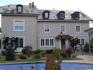 Seasonal outdoor pool - La Roseraie (Sentheim)