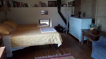 3 chambres, bureau, Wi-Fi gratuit, draps fournis