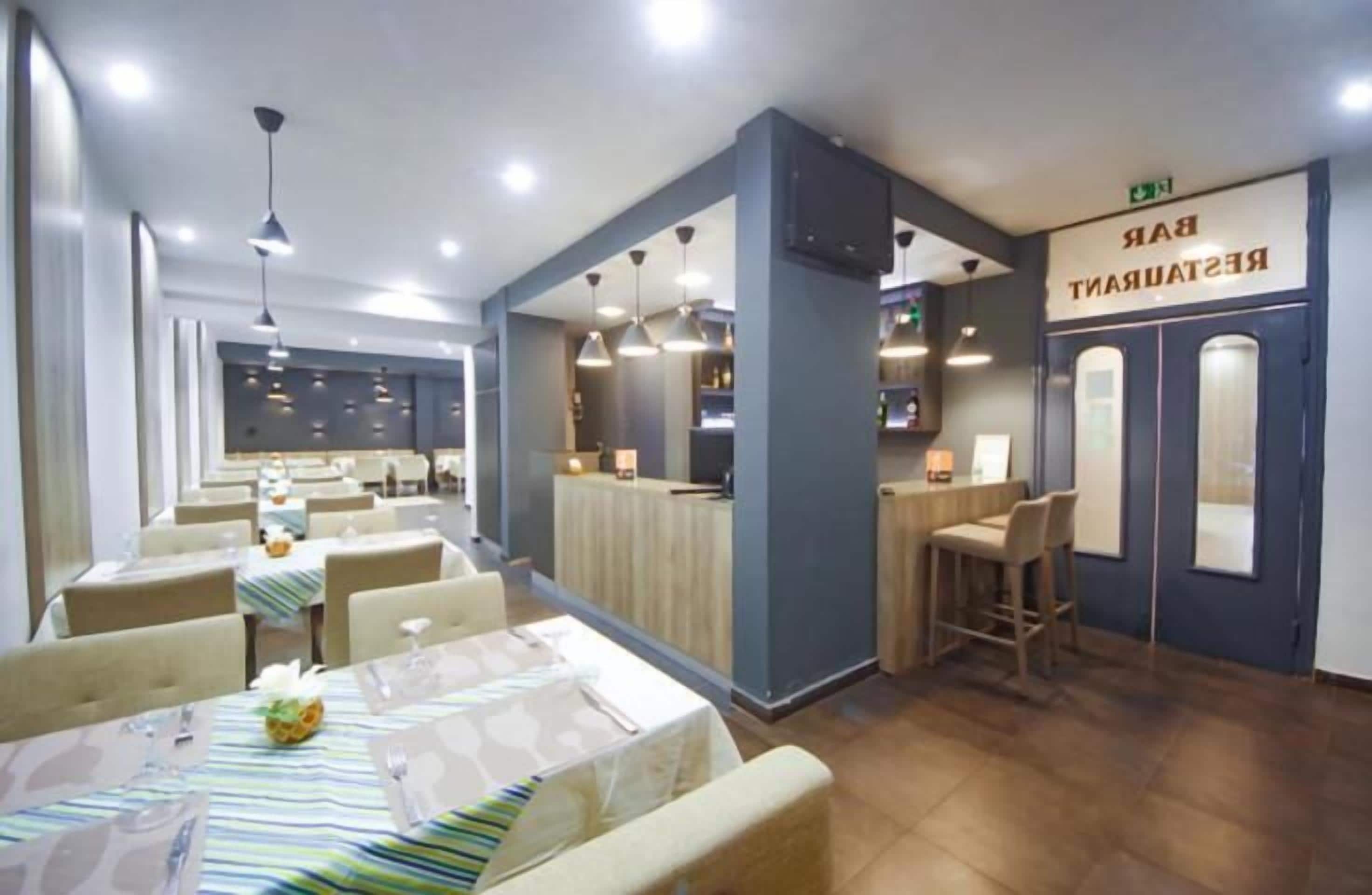 2 restaurants, breakfast, lunch served; local and international cuisine 