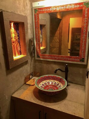 Casa de lujo | Baño | Ducha, artículos de higiene personal gratuitos y secador de pelo