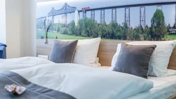 Tweepersoonskamer | Een bureau, gratis babybedden, gratis wifi, beddengoed