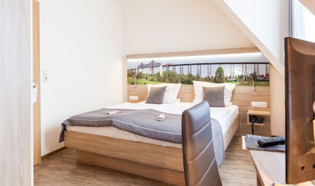 Double Room | Desk, free cribs/infant beds, free WiFi, bed sheets