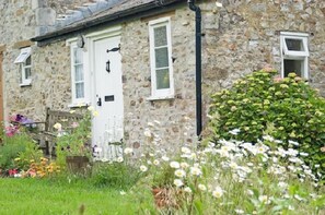 Front of property - Kates Farm Bed and Breakfast (Seaton)