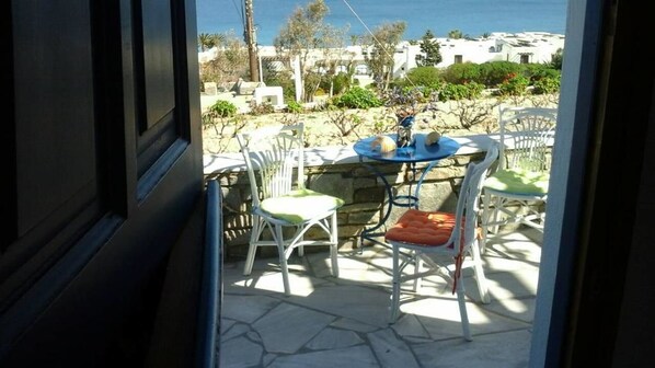 Kolmen hengen huone (Manos) | Terassi/patio