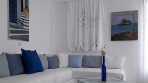 Leilighet, sjøutsikt (Ntina) | Oppholdsrom | Flatskjerm-TV