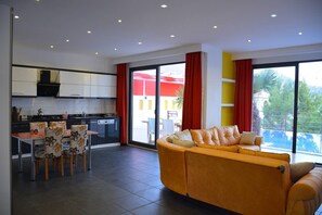 Villa | Wohnbereich | Plasmafernseher