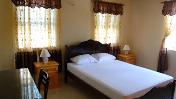 Cortinas blackout, ferros/tábuas de passar roupa, Wi-Fi de cortesia