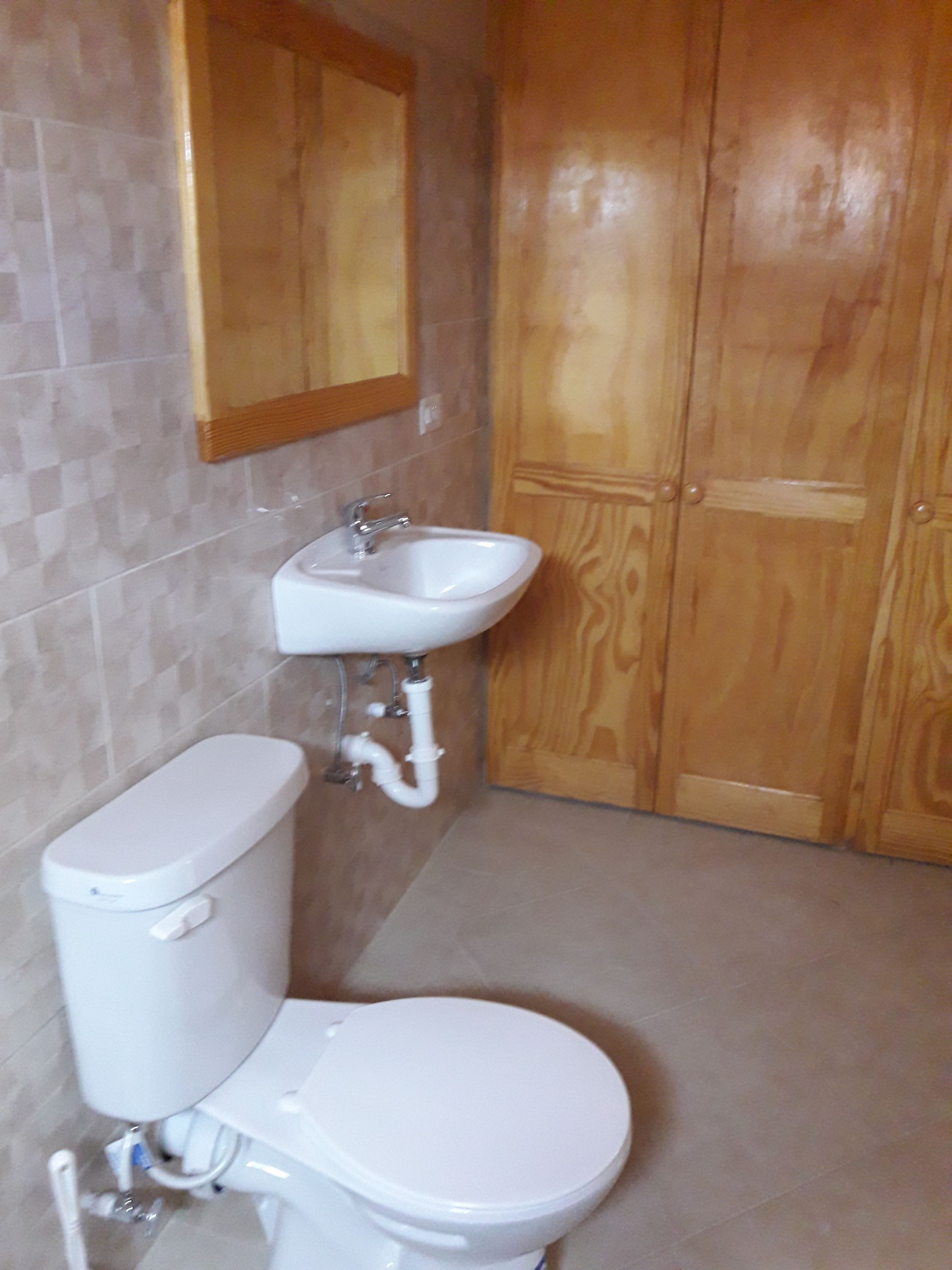 basic apartment, 1 queen bed, non smoking | bathroom | shower, towels