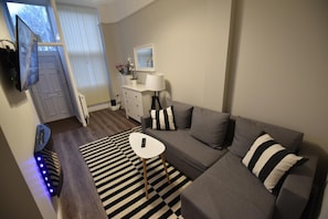 Classic Apartment, 1 King Bed with Sofa bed, Accessible, Garden View | Living room | 42-inch flat-screen TV with cable channels, Smart TV, fireplace - First - Slateford House Apartment (Edinburgh)