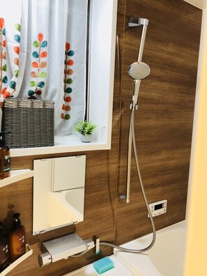 Ferienhaus (YUYU House - Yata Kaeru) | Dusche im Bad