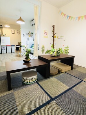 YUYU House - Yata Kaeru | Living area - YUYU House - Yata Kaeru (Osaka)