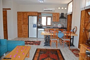 Villa, 1 Double Bed, Non Smoking | Private kitchenette | Full-sized fridge, microwave, oven, stovetop - Villa Ece (Kas)