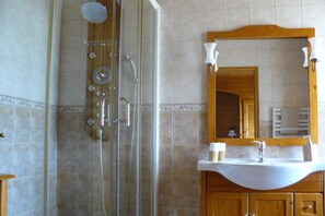Bathroom - Chambre d'hote le Bellevue (Giron)