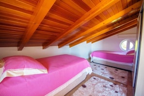 3 habitaciones, escritorio, tabla de planchar con plancha y wifi gratis 
