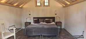 Hotel Jordkällaren, small cabin with detached private bathroom | Individually decorated, individually furnished, iron/ironing board - Nösundsgården Hotel & Hostel (Nosund)