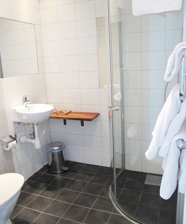 Hotel Superior Twin Room | Phòng tắm