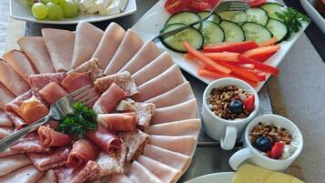 Café da manhã com buffet todos os dias (SEK 110 por pessoa)