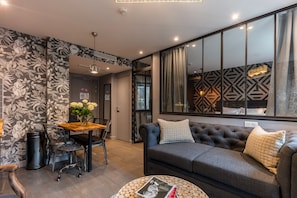 Premium Suite | Living area | Flat-screen TV, DVD player - Be You Luxury Apart'Hotel (Paris)