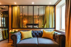 尊荣套房 | 1 多间卧室、客房内保险箱、办公桌、遮光窗帘