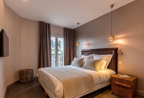 Superior Suite | 1 bedroom, in-room safe, desk, blackout curtains - Be You Luxury Apart'Hotel (Paris)