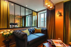 Suite Premium | 1 habitación, caja de seguridad en la habitación y escritorio 