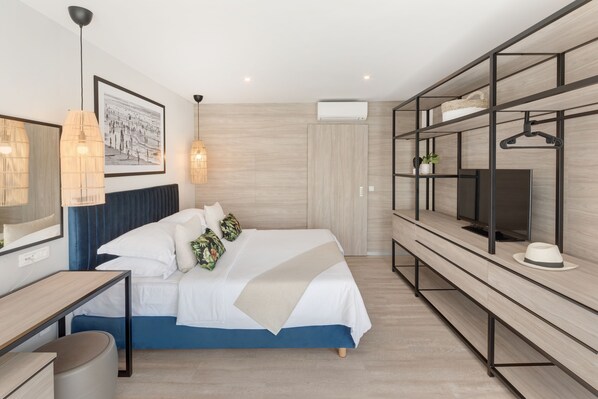 办公桌、免费 WiFi、床单