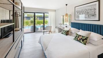 Deluxe Cottage, 1 Queen Bed, Pool Access (Vineyard) | Desk, free WiFi, bed sheets