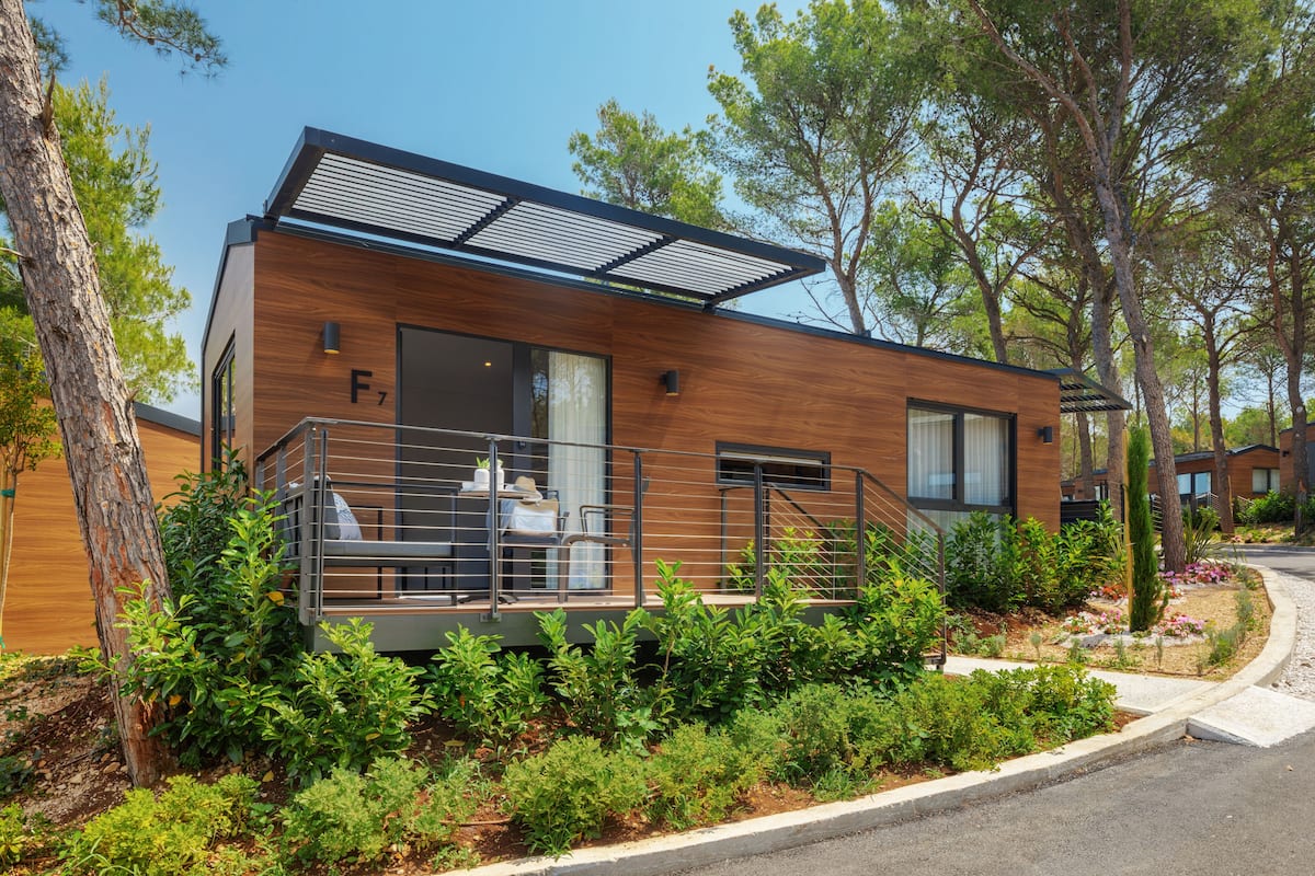 Escritorio, wifi gratis y ropa de cama