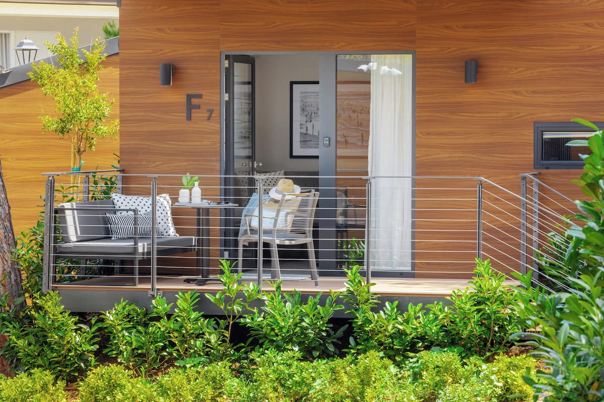 Escritorio, wifi gratis y ropa de cama