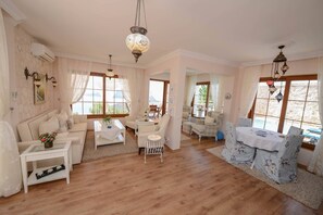 Villa, Sea View | Living room | Plasma TV - Villa Berat (Kas)