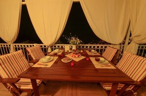 Outdoor dining - Villa Berat (Kas)