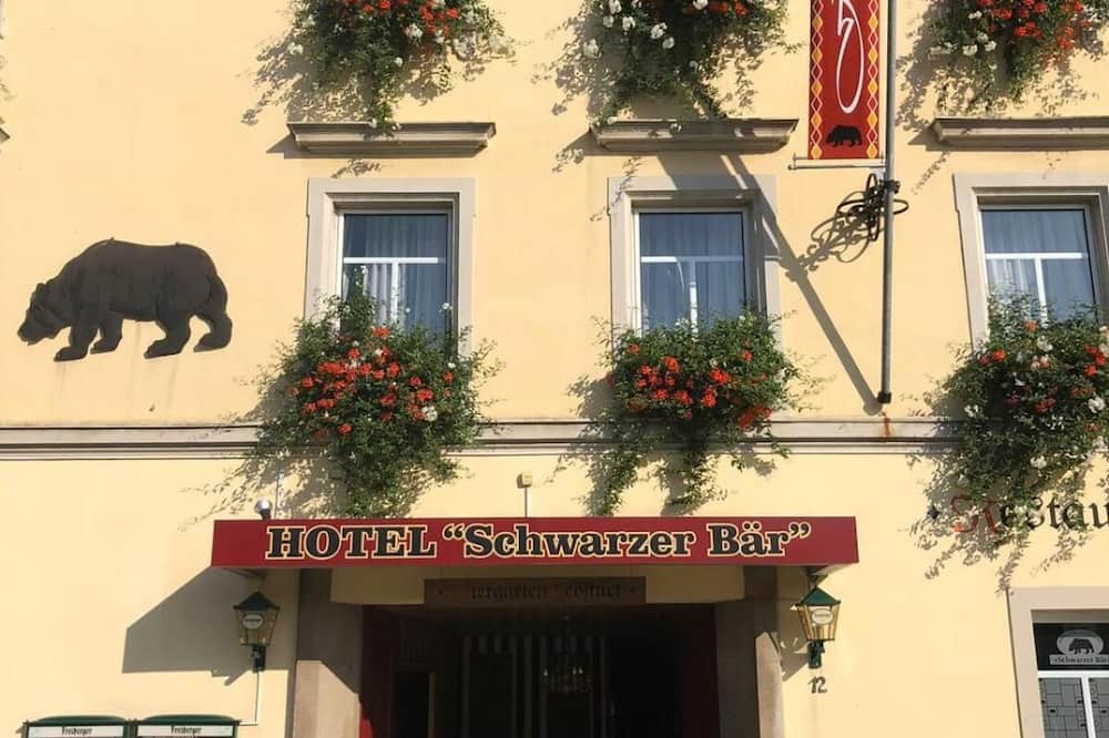 Schwarzer Bär