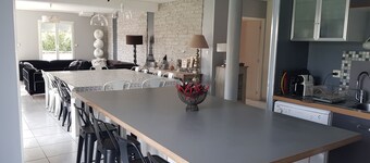 Large house with private garden and terrace, fully equipped for large groups