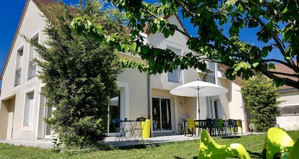 Amplia casa con jardín privado y terraza, totalmente equipada para grupos