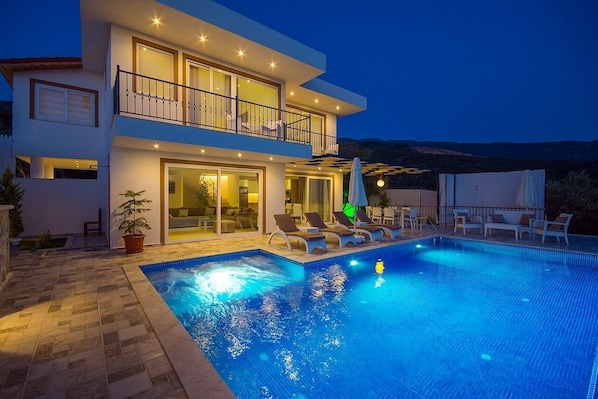 Front of property – evening/night - Villa Vira (Kas)