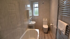 Biệt thự phong cách cổ điển, nhiều giường, không hút thuốc, quang cảnh vườn